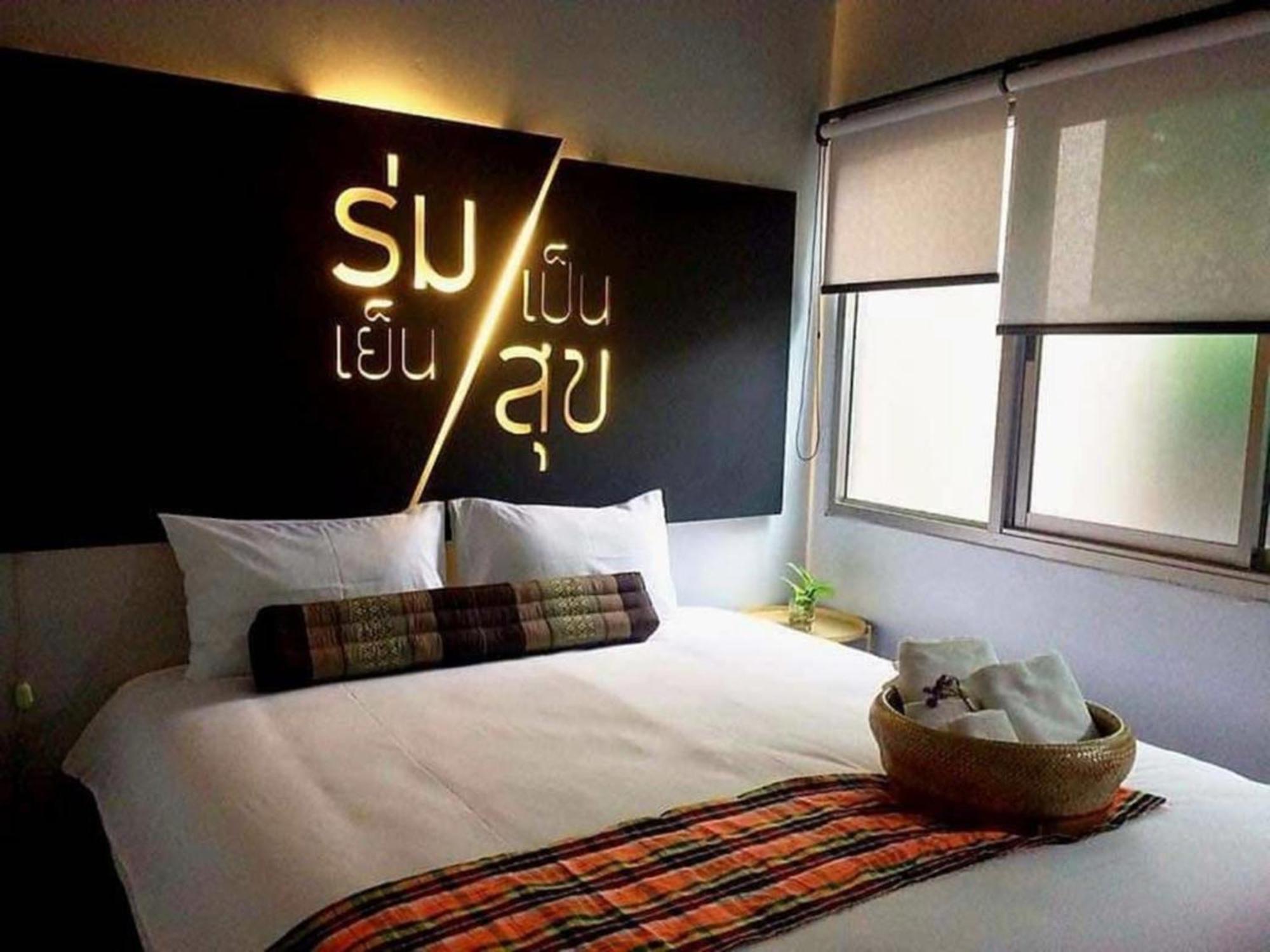 Whereder Poshtel Udon Thani Bagian luar foto