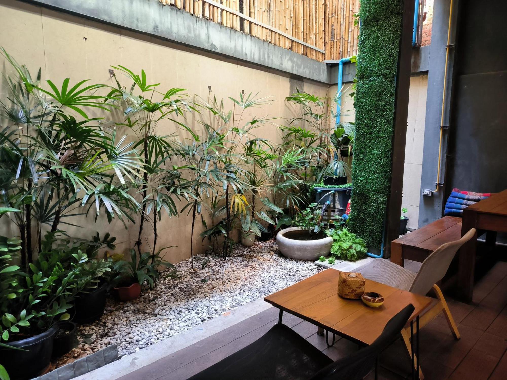 Whereder Poshtel Udon Thani Bagian luar foto