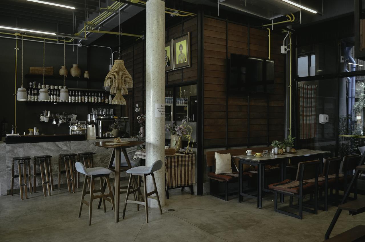 Whereder Poshtel Udon Thani Bagian luar foto