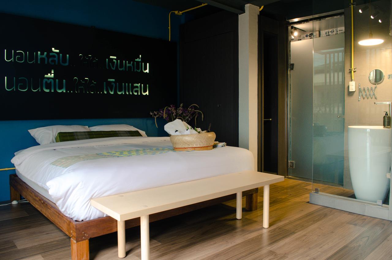 Whereder Poshtel Udon Thani Bagian luar foto