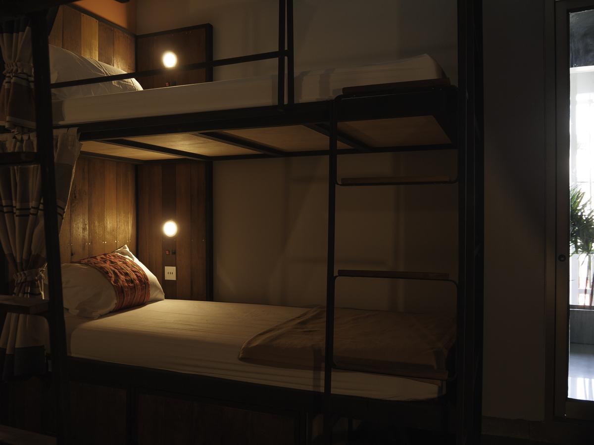 Whereder Poshtel Udon Thani Bagian luar foto