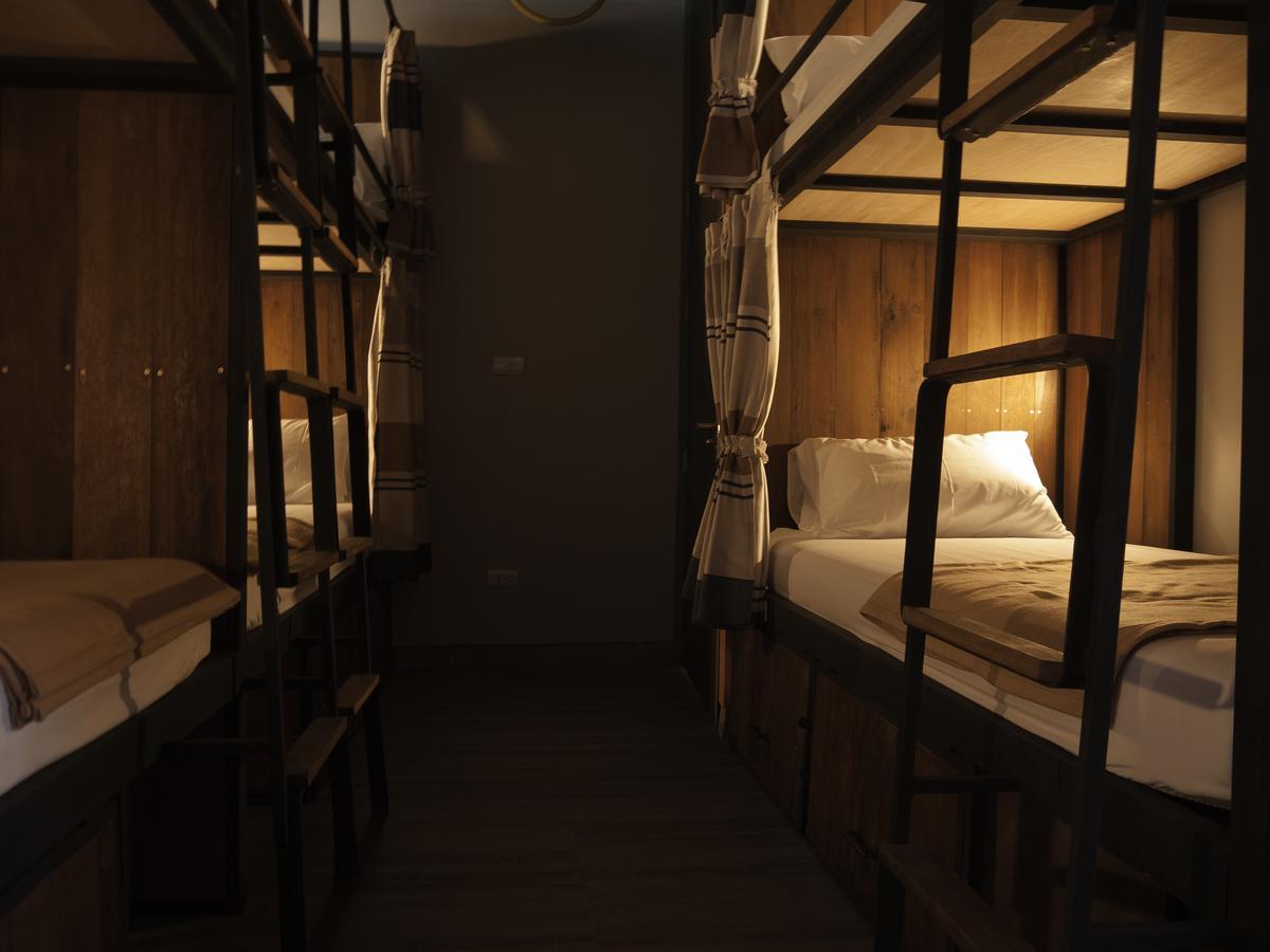 Whereder Poshtel Udon Thani Bagian luar foto
